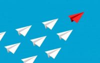 follow-the-leader--leadership-concept-with-paper-airplanes
